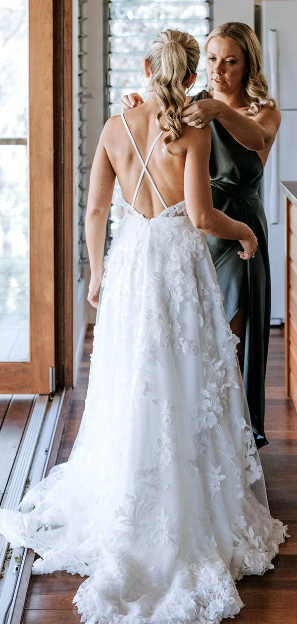 A Line Backless Straps White Tulle Wedding Dresses With Appliques