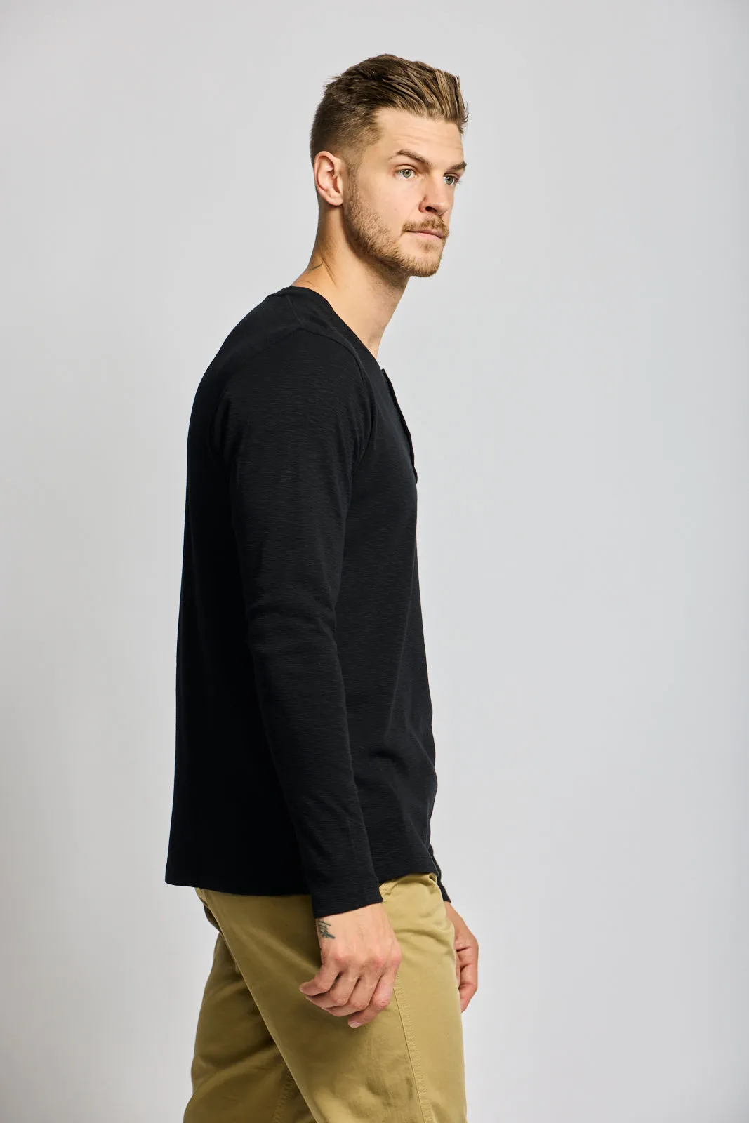 Easy Mondays T Shirt LS Henley Slub Black