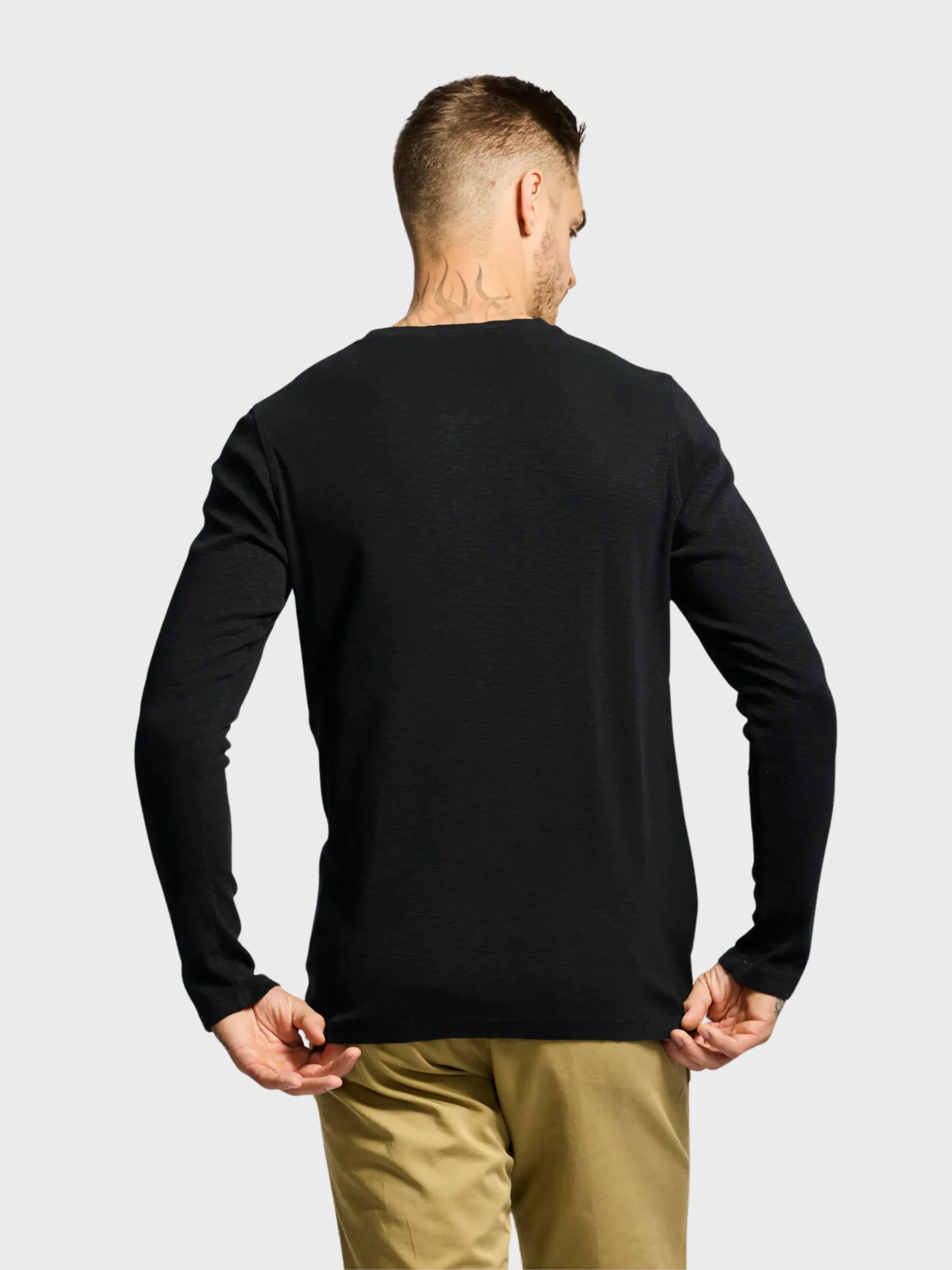 Easy Mondays T Shirt LS Henley Slub Black