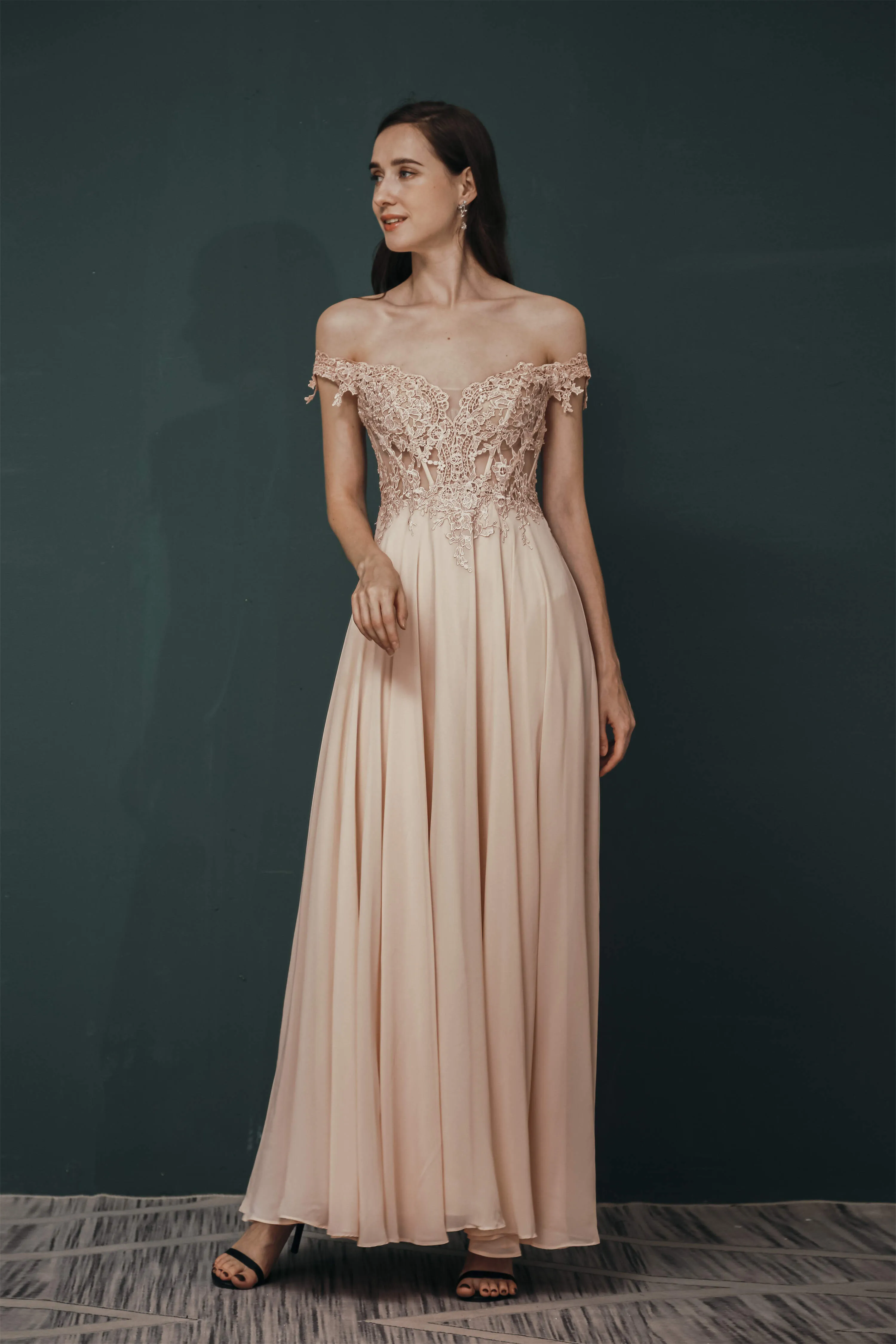 Off The Shoulder Charming Long Chiffon Prom Dresses With Appliques