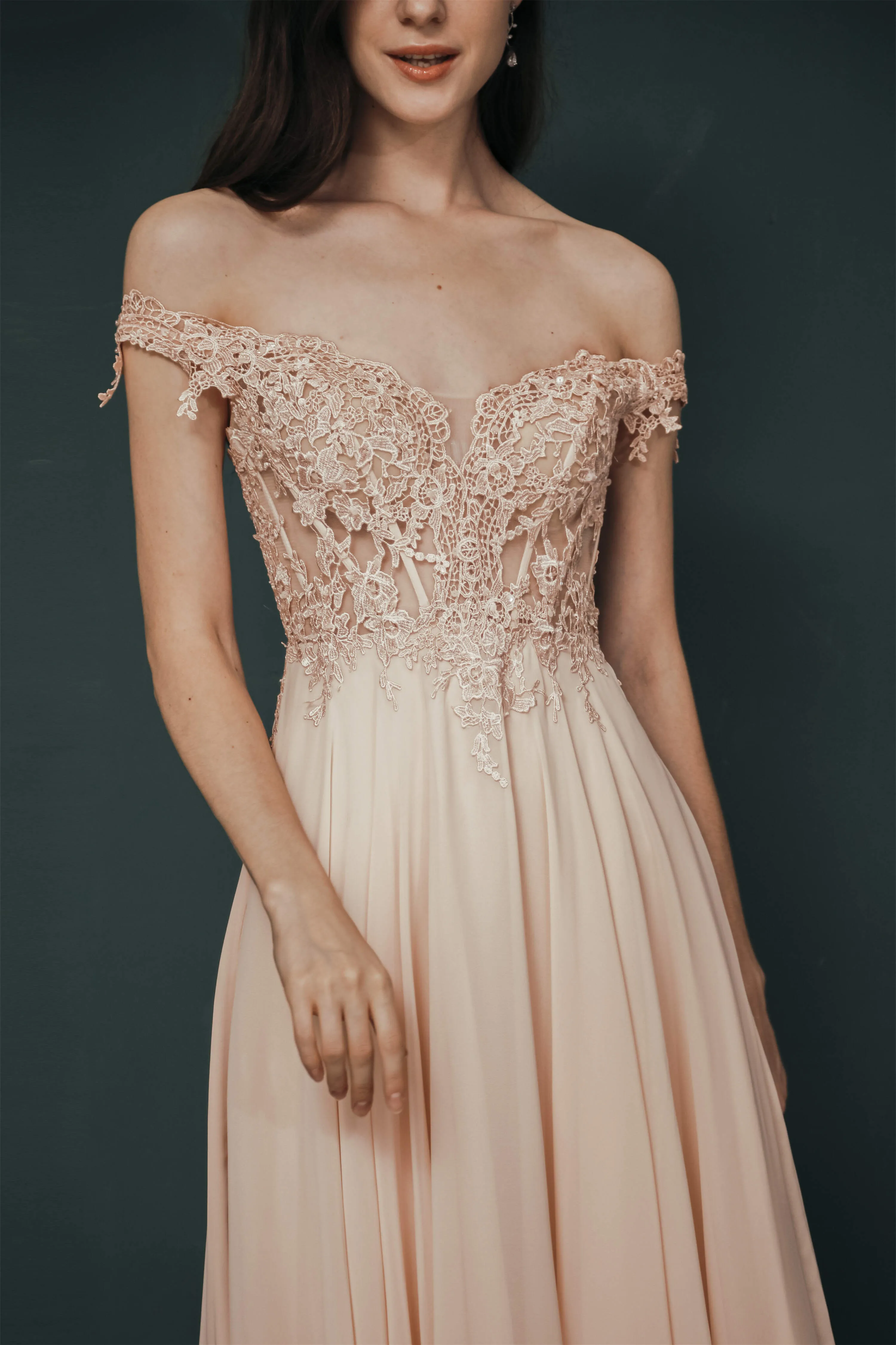 Off The Shoulder Charming Long Chiffon Prom Dresses With Appliques