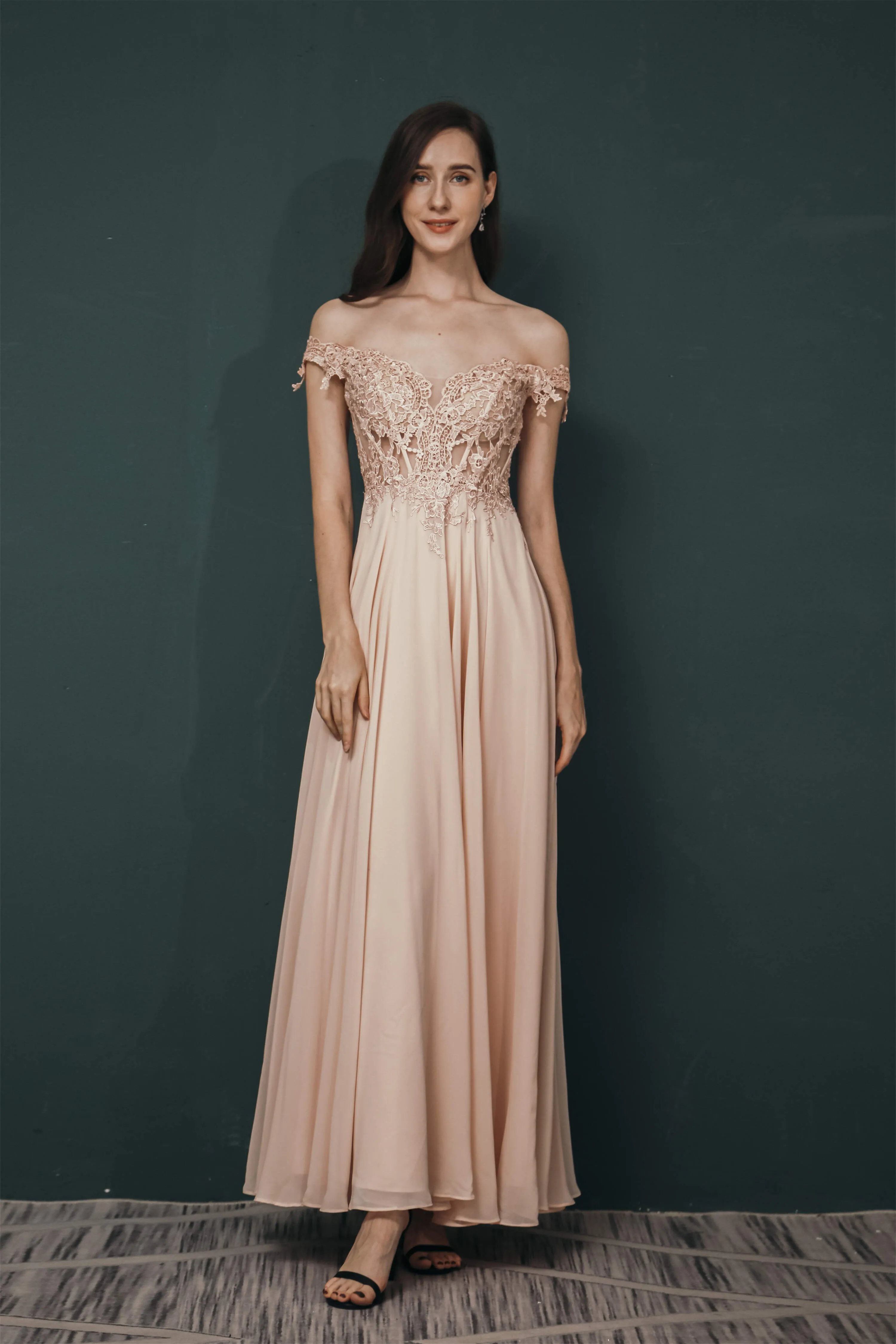 Off The Shoulder Charming Long Chiffon Prom Dresses With Appliques