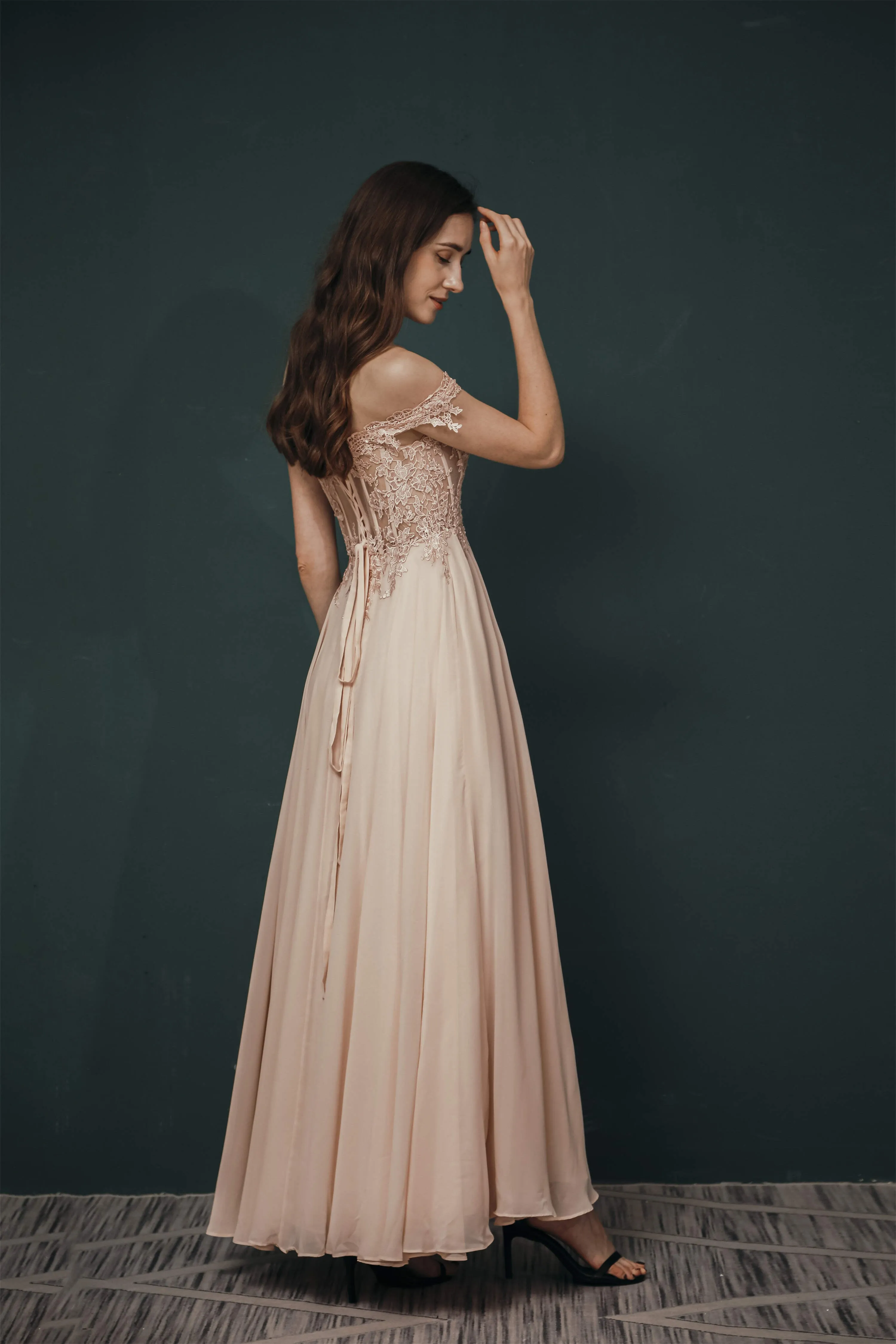 Off The Shoulder Charming Long Chiffon Prom Dresses With Appliques